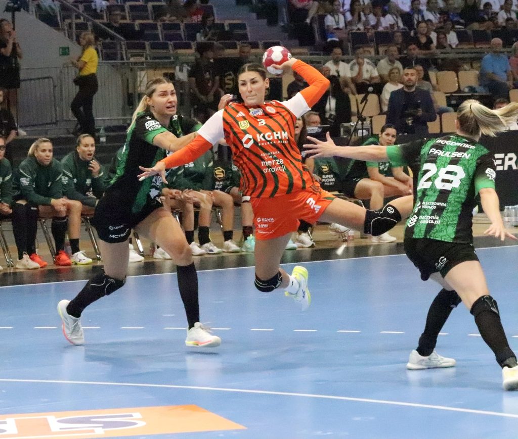 Super Puchar Polski w piłce ręcznej kobiet – zawodniczka podczas meczu