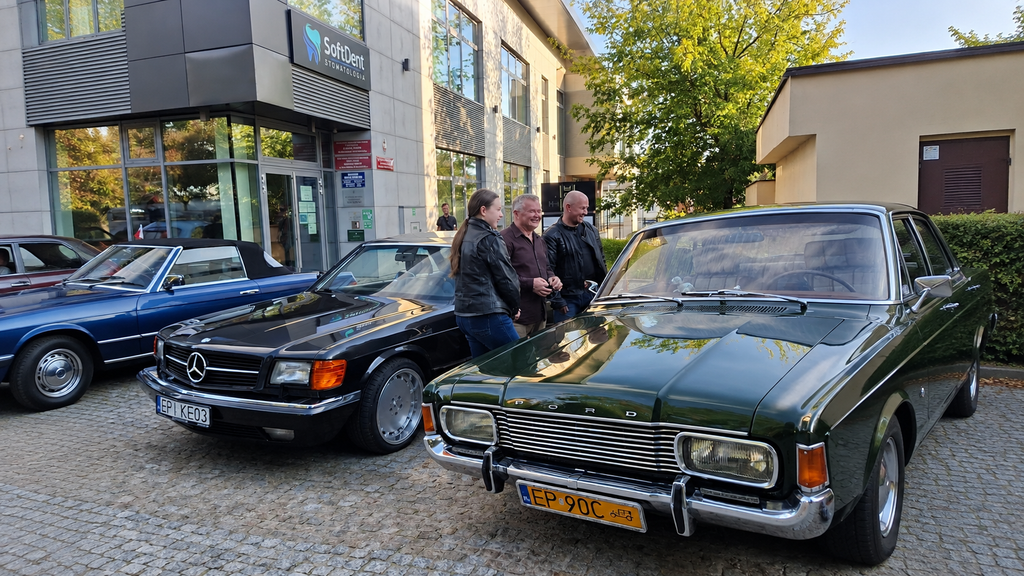 Motoryzacyjne zakończenie lata w Piotrkowie Trybunalskim – klasyczne samochody i Mercedes