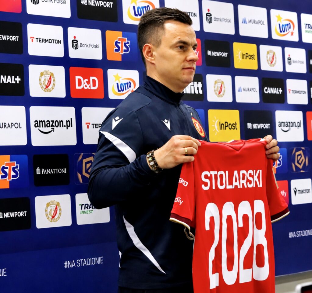 Mateusz Stolarski nowym trenerem Widzewa Łódź podczas oficjalnej prezentacji