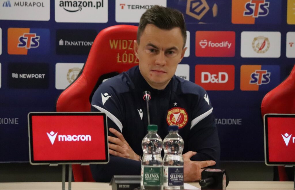 Mateusz Stolarski nowym trenerem Widzewa Łódź podczas oficjalnej prezentacji